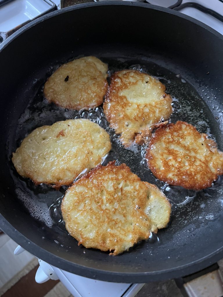 Frying polish pancakes